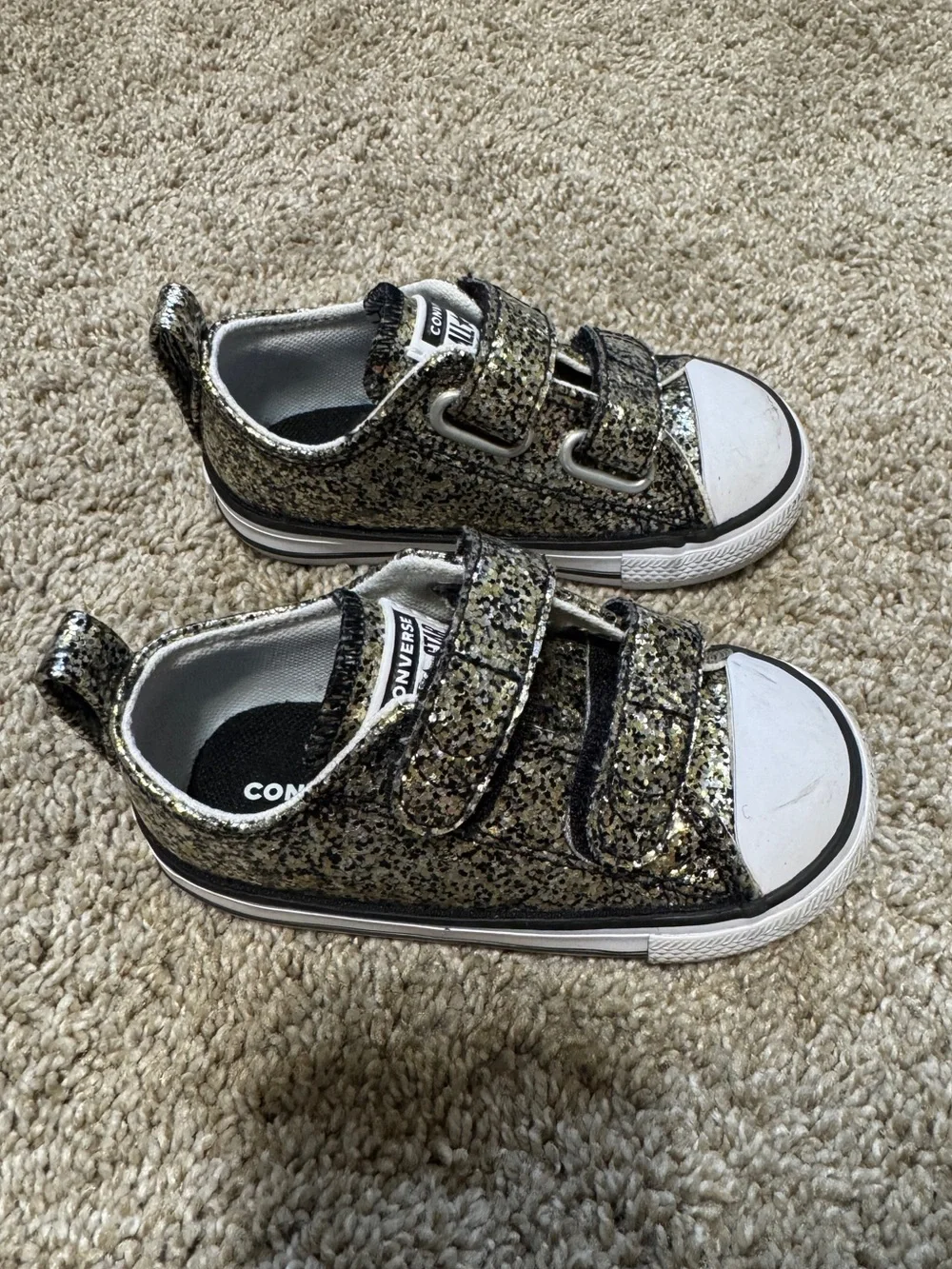 Toddler Girl’s Size 6 Converse Chuck Taylor All Star toddler box included